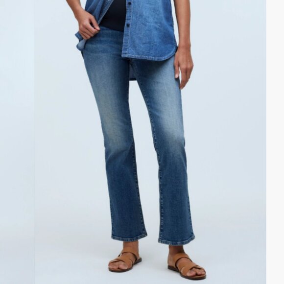 Madewell Petite Maternity Over-the-Belly Kick Out Crop Jeans in Oneida Wash - Picture 3 of 9